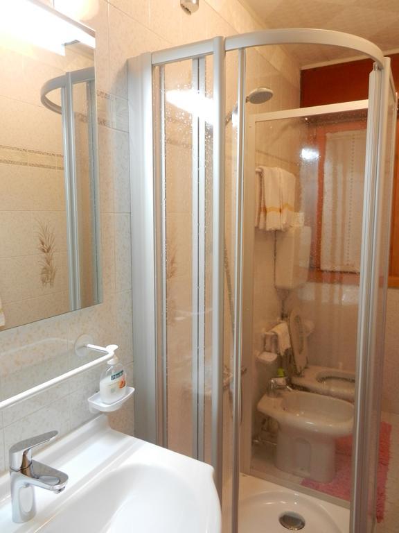 Apartamento Casa Elda Isolaccia Habitación foto